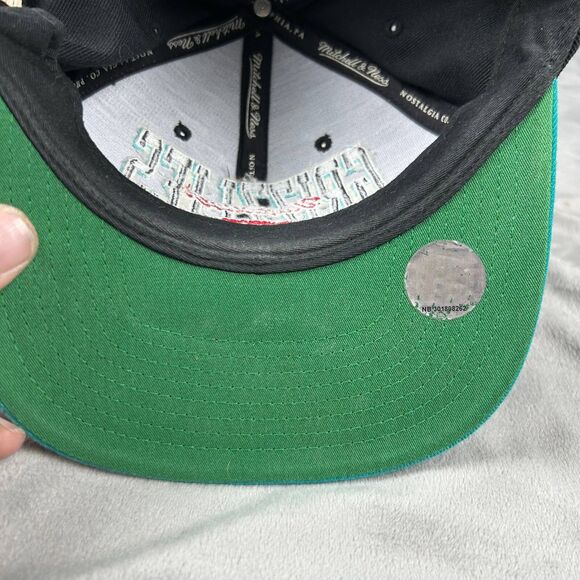 Mitchell & Ness Vancouver Grizzlies Hat Cap One Size Black & Green NBA Snapback - Picture 7 of 8